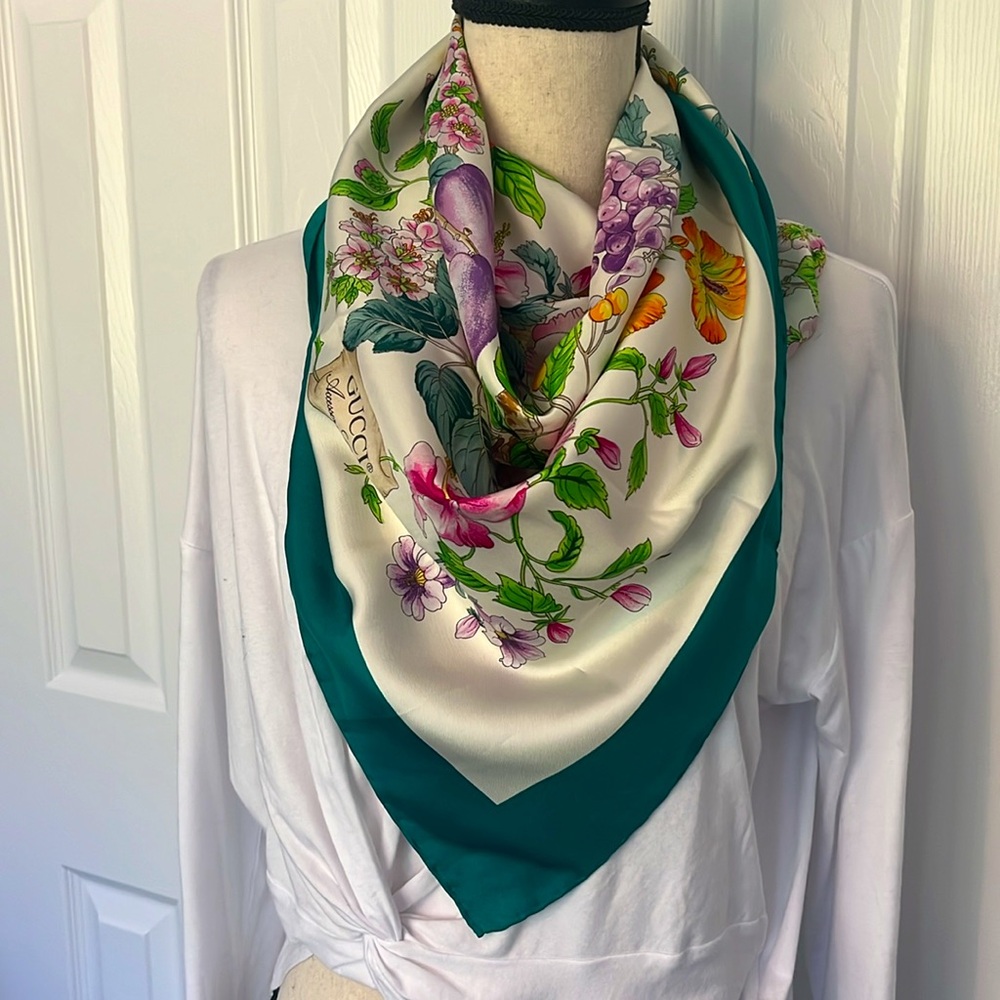 Gucci Blooms Silk Flora Garden Scarf - Picture 3 of 12